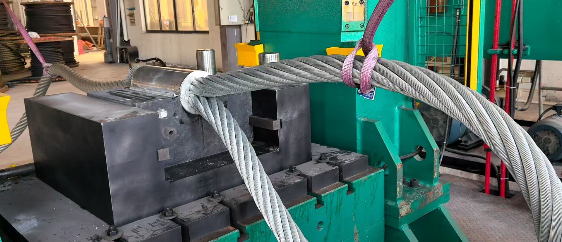 Macchina da sfumatura a corda di filo da 6000 tonnellate per l'uso della corda di filo manica in alluminio