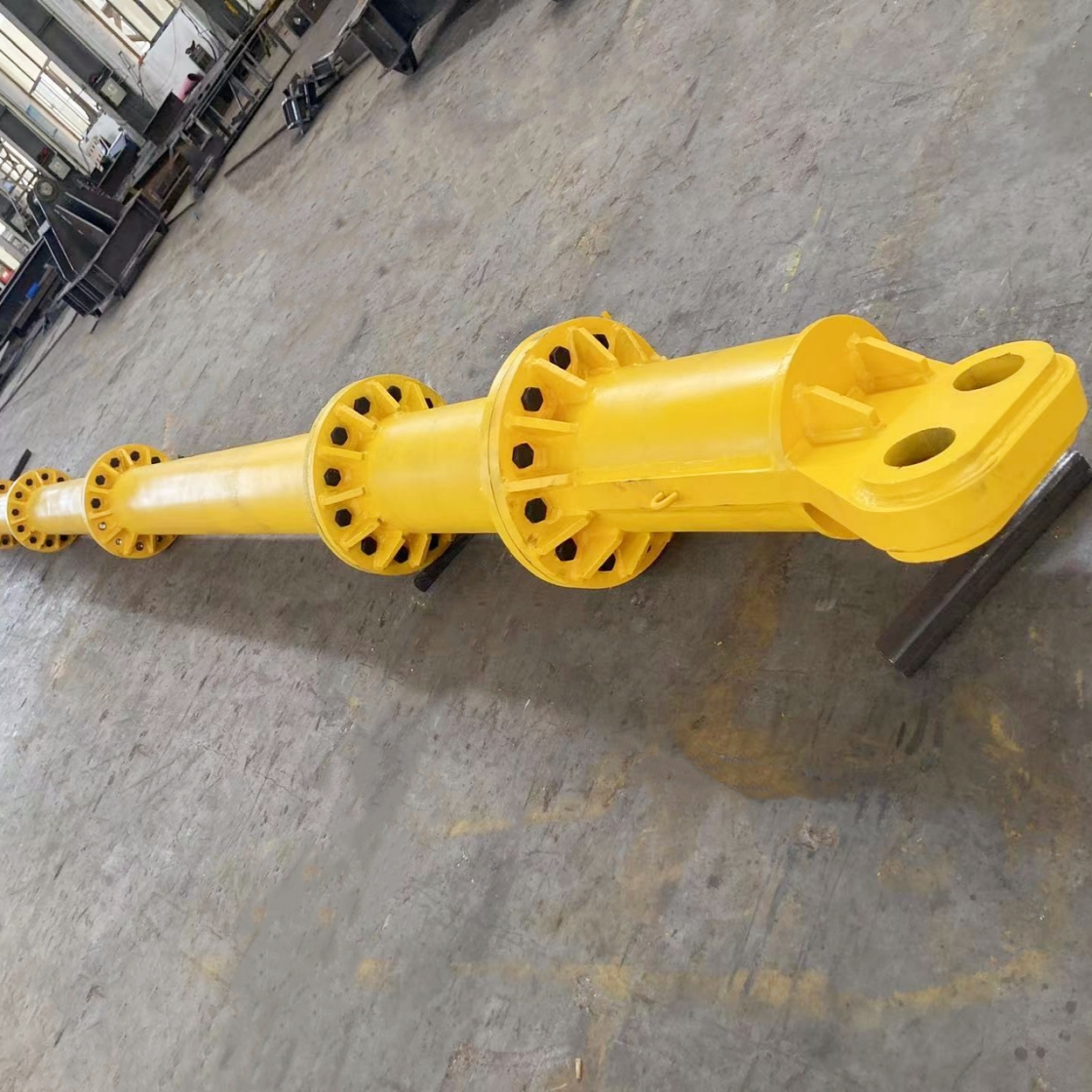 spreader beam for lifting container